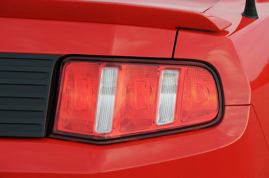  Ford Mustang V6 2011 года  (фото 48 из 93)